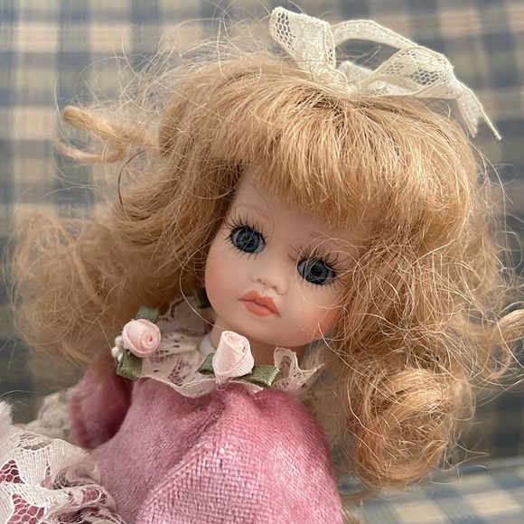 - Emerald Doll Collection - Picture 2 of 10